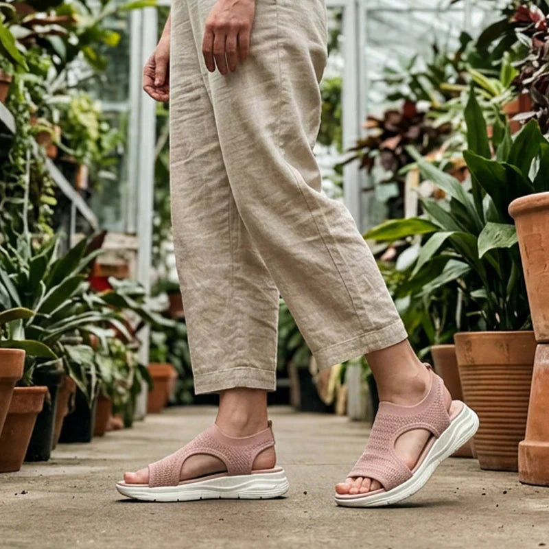 Bekväma, andningsbara platta sandaler